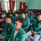 Foto Bersama Mahasiswa Pada Acara Serah Terima Mahasiswa KKN Unaya Tahun 2026 di Gedung UDKP Darul Imarah, Aceh Besar Selasa (10/2/2026). FOTO/MC ACEH BESAR