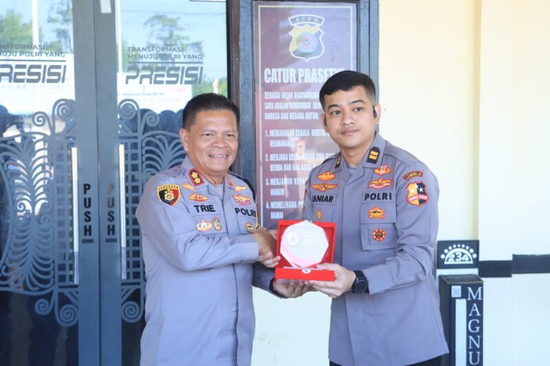 Kapolres Aceh Utara AKBP Trie Aprianto, S.H., M.H., bersama pejabat utama Polres Aceh Utara menyambut 22 mahasiswa STIK-PTIK Lemdiklat Polri Angkatan ke-83 yang melaksanakan pengabdian masyarakat di Aceh Utara, Selasa (10/2/2026).