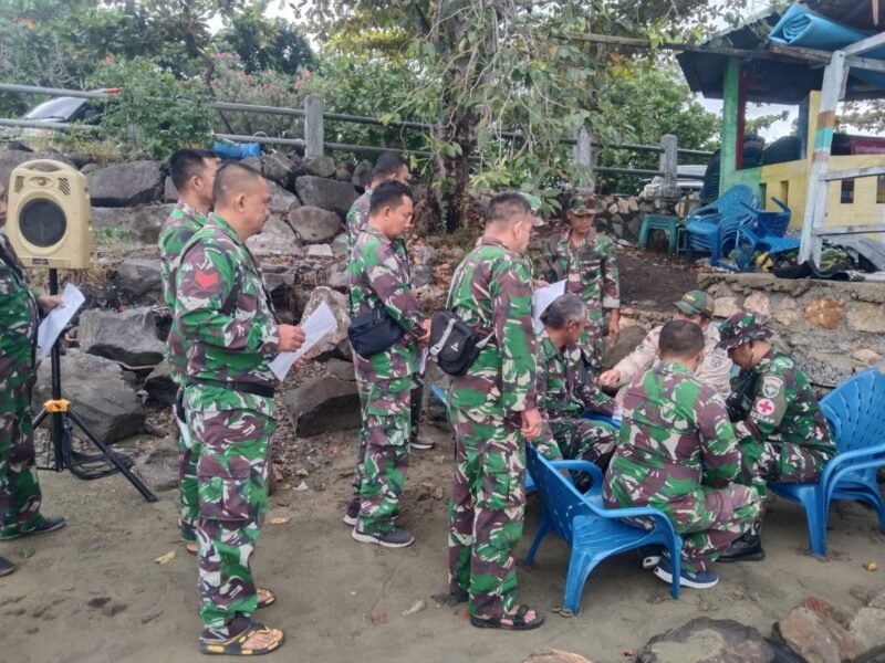 Prajurit Kodim 0101/Kota Banda Aceh mengikuti Penilaian Siap Jasmani Militer (PSJM) Renang Militer Dasar di Pantai Cermin Ulee Lheu, Banda Aceh, sebagai upaya meningkatkan kesiapan fisik dan profesionalisme prajurit.