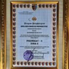 Kadivpropam Polri Irjen Pol. Abdul Karim menyerahkan piagam penghargaan kepada Kabidpropam Polda Aceh Kombes Pol. Bulang Bayu Samudra dalam Rakernis Propam Polri 2026 di Gedung Presisi III Divpropam Polri.(14/2/2026).