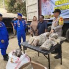 bantuan ikan asin 1.200 kg ke Polres Aceh Tamiang dan 8.800 kg ke Posko Induk Pemda Aceh Tamiang, untuk dibagikan ke warga terdampak banjir, Minggu 15/2/2026.