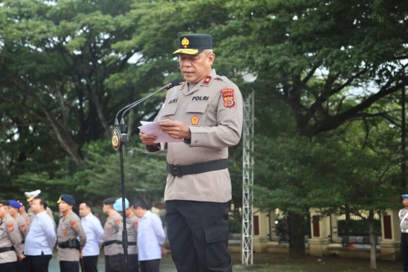 Wakapolda Aceh, Brigjen Pol. Ari Wahyu Widodo, S.I.K., saat membacakan amanat Kapolda Aceh dalam Upacara Hari Kesadaran Nasional di Lapangan Apel Mapolda Aceh, Rabu (18/2/2026).