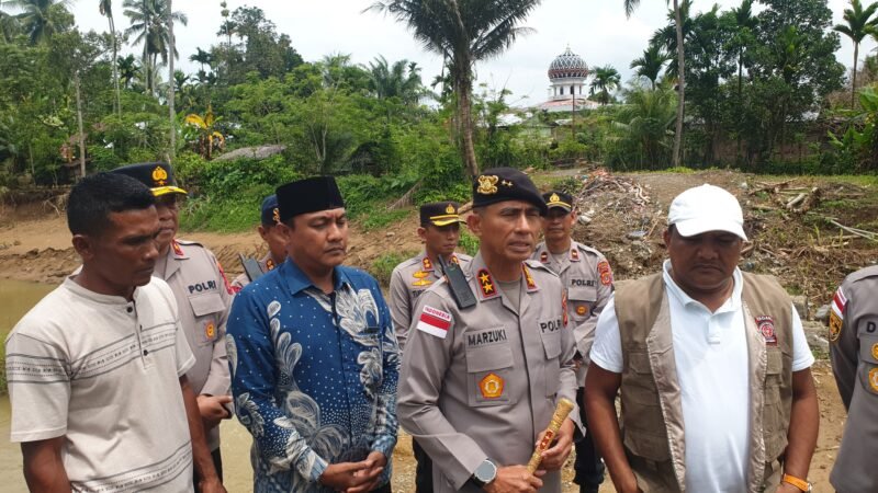 Kapolda Aceh, Irjen Pol. Marzuki Ali Basyah, tinjau lokasi jembatan putus di Bireuen dan percepat pembangunan jembatan darurat Bailey bersama Satuan Brimob Polda Aceh, Kamis 19/2/2026.