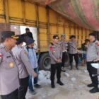 Kapolda Aceh, Irjen Pol Drs. Marzuki Ali Basyah, M.M., didampingi jajaran Pejabat Utama Polda Aceh dan Kapolres Aceh Tamiang, saat meninjau langsung lokasi pembangunan 150 unit Hunian Tetap (Huntap) di Desa Simpang Kanan, Kejuruan Muda, Aceh Tamiang, Jumat (20/02/2026).