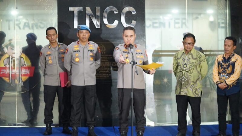 Kapolri Jenderal Pol Listyo Sigit Prabowo memerintahkan pelaksanaan tes urine serentak bagi seluruh personel Polri sebagai langkah menjaga integritas dan memperkuat pengawasan internal terhadap penyalahgunaan narkoba.(19/2/2026)