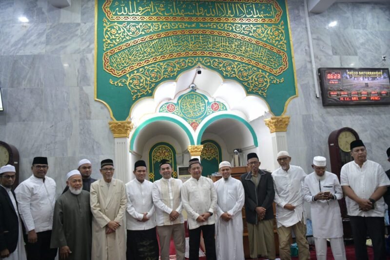 Menteri Dalam Negeri RI, Tito Karnavian bersama Wakil Gubernur Aceh, Fadhlullah, SE dan Bupati Bireuen, Muklis meninjau pengerjaan jembatan Krueng tingkeum - Jembatan Kuta Blang Kabupaten Bireuen, Sabtu, 21/02/2026.