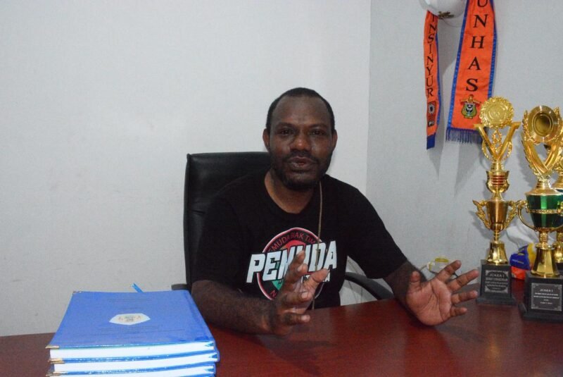 Tokoh akademisi Mapuay Menasye Theo Afasedanja menyampaikan dukungan terhadap Satgas Operasi Damai Cartenz dalam menjaga stabilitas keamanan dan memperkuat persatuan masyarakat Papua.(23/2/2026)