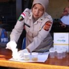 Personel Polresta Banda Aceh menjalani tes urine mendadak yang dilaksanakan Sipropam bersama Sidokkes sebagai langkah pencegahan penyalahgunaan narkoba di lingkungan internal kepolisian.(23/2/2026)
