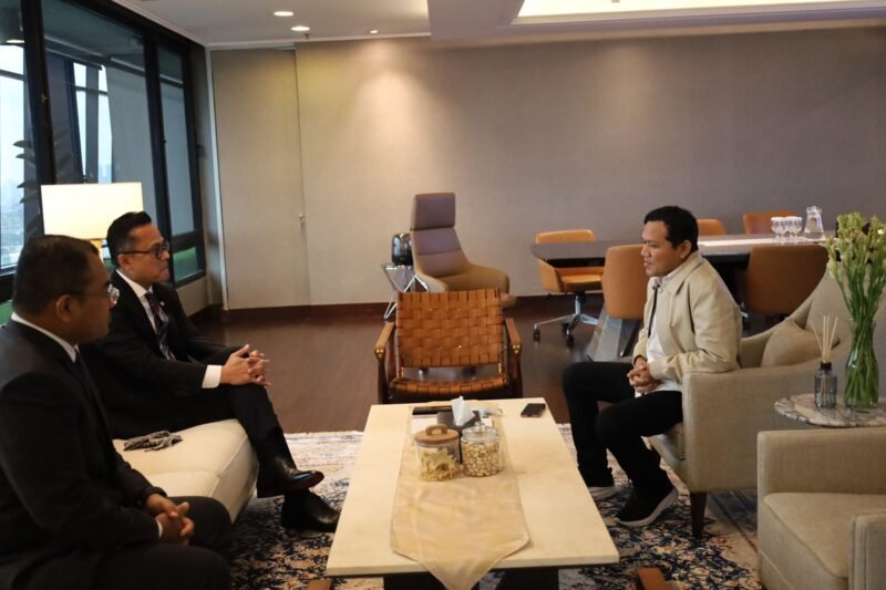 Wakil Gubernur Aceh, Fadhlullah, SE melakukan silaturrahmi & diskusi terkait Progress pembangunan Huntara & Huntap di Aceh dengan BP BUMN Dony Oskaria & Tedi Bharata di Kantor Kementerian BUMN/BP BUMN, Jakarta, Selasa, 24 Februari 2026