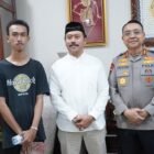 Aparat kepolisian berjaga saat aksi penyampaian aspirasi di depan Mapolda DIY, Yogyakarta, yang sempat berlangsung ricuh sebelum situasi kembali kondusif.(24/2/2026)