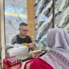 PT Bank Syariah Indonesia Tbk (BSI) terus memperkuat komitmennya dalam memperluas inklusi keuangan syariah di Aceh melalui jaringan BSI Agen yang kini telah mencapai lebih dari 19.293 agen dan tersebar hingga ke pelosok Aceh.(25/2/2026)