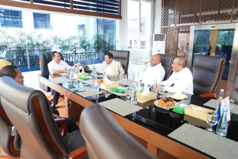 Wakil Gubernur Aceh, Fadhlullah, SE mengikuti Rapat Koordinasi Program Perumahan bersama Mendagri Tito Karnavian , Menteri PKP Muruarar Sirait & Kepala BPS Amalia Adininggar Widyasanti, S.T., M.Si., M.Eng., Ph.D di ruang sidang Utama Gedung A Lantai 3 Kemendagri, Jakarta, Rabu, 25 Februari 2026