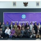 Komunitas pers, dari KTP2JB, Dewan Pers, PWI, AJI, SMSI, AMSI, ATVSI, IJTI, SPS,
PR2Media, LBH Pers, Indonesia Digital Association, dan para tokoh pers menyatakan penolakan
atas lampiran III di halaman 39 Pasal 3.3 Persyaratan bagi Penyedia Layanan Digital pada
perjanjian RI dan AS dalam pertemuan yang digelar oleh Komite Tanggung Jawab Perusahaan
Platform Digital untuk Mendukung Jurnalisme Berkualitas (KTP2JB) di Hall Dewan Pers, Jakarta
Pusat, Selasa (24/2/2026).