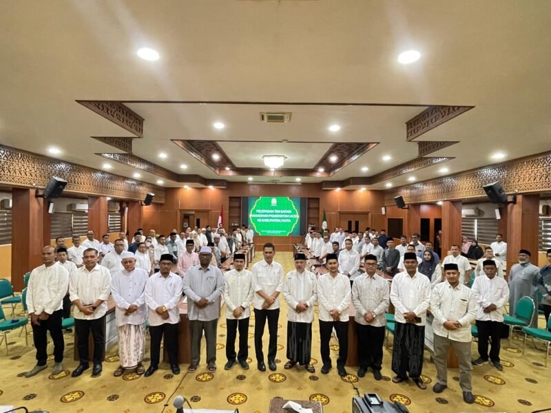 Sekretaris Daerah Aceh, M. Nasir, S.IP, MPA, memberi sambutan pada kegiatan pelepasan tim safari ramadhan pemerintah Aceh Tahun 1447 H di gedung serbaguna Setda Aceh. 27/02/2026