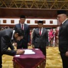 Gubernur Aceh, Muzakir Manaf melaksanakan pengambilan sumpah dan melantik pejabat pimpinan tinggi pratama Eselon II dilingkungan Pemerintah Aceh, Banda Aceh, Anjong Monmata, Jumat, 27/02/2026