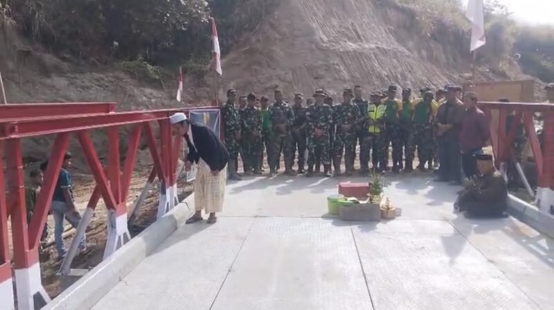 Jembatan Bailey di Desa Bener Pepanyi, Kabupaten Bener Meriah, kini rampung dibangun oleh Satgas Gulbencal dan sudah dapat digunakan masyarakat untuk mendukung kelancaran akses lintas KKA Aceh Utara–Takengon pascabencana, Minggu (01/02/2026).