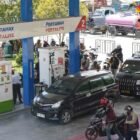 SPBU Pertamina pagi ini dipadati kendaraan pengendara yang memanfaatkan harga BBM non-subsidi terbaru, efektif berlaku 1 Februari 2026. (Foto: Ilustrasi SPBU Pertamina)