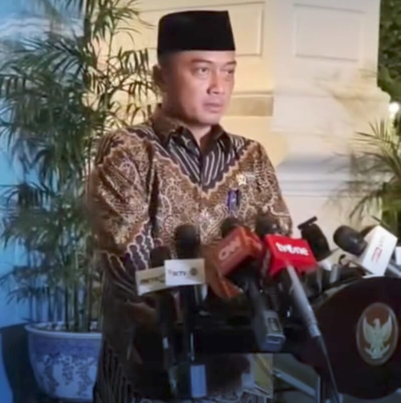 Menteri Sekretaris Negara Prasetyo Hadi menyampaikan pernyataan terkait atensi Presiden Prabowo Subianto atas kasus meninggalnya siswa SD di Ngada, NTT, di Kompleks Istana Kepresidenan, Jakarta, Rabu (4/2/2026).