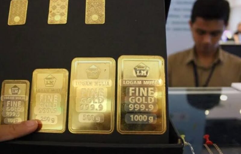 Emas batangan Antam Logam Mulia. Harga emas Antam hari ini, Jumat (6/2/2026), anjlok Rp100.000 per gram seiring melemahnya harga emas dunia