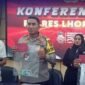 Kapolres Lhokseumawe AKBP Dr Ahzan (tengah) didampingi Kasat Reskrim AKP Dr Boestani dan Kasi Humas Salman Alfarasi saat konferensi pers pengungkapan kasus rekayasa begal dana SPPG Palo Igoe di Mapolres Lhokseumawe, Kamis (5/2/2026).