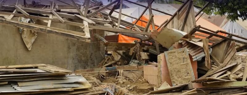 Warga membersihkan drainase dan lingkungan sekitar melalui Program Padat Karya Tunai Kementerian PU untuk percepatan pemulihan infrastruktur pascabencana di Provinsi Aceh.(4/2/2026).