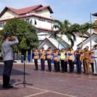 Kepala Bidang Angkutan Jalan Dishub Aceh, Amarullah, memimpin apel kesiapan rampcheck kendaraan dalam rangka angkutan Lebaran dan mudik gratis Pemerintah Aceh Tahun 2026 di halaman Kantor Dishub Aceh, Banda Aceh, Senin (9/2/2026).