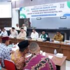Ketua Komisi VII DPRA H. Ilmiza Saaduddin Jamal, MBA, membuka RDPU pembahasan Rancangan Qanun Perubahan Kedua atas Qanun Aceh Nomor 10 Tahun 2018 tentang Baitul Mal di Ruang Serba Guna DPRA, Selasa (14/10/2025).