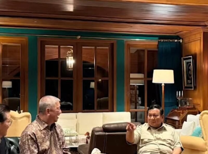 Presiden Prabowo Subianto berdiskusi selama lebih dari 4,5 jam bersama lima pengusaha besar nasional guna memperkuat sinergi pemerintah dan dunia usaha dalam mendorong penciptaan lapangan kerja dan pengembangan industri nasional.(11/2/2026).