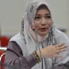 Anggota DPRA Nora Idah Nita menyampaikan interupsi dalam Rapat Paripurna DPRA, Kamis (12/2/2026), mendesak agar APBA 2026 memprioritaskan penanganan korban banjir Aceh Tamiang.