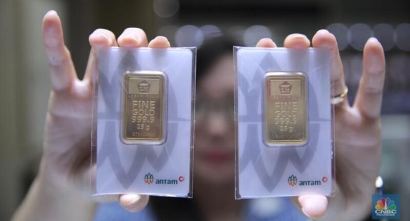 Emas batangan Antam Logam Mulia dipajang di Butik Emas LM Graha Dipta, Jakarta. Harga emas 1 gram naik menjadi Rp2.954.000 dan semakin mendekati level Rp3 juta per gram.(14/2/2026).