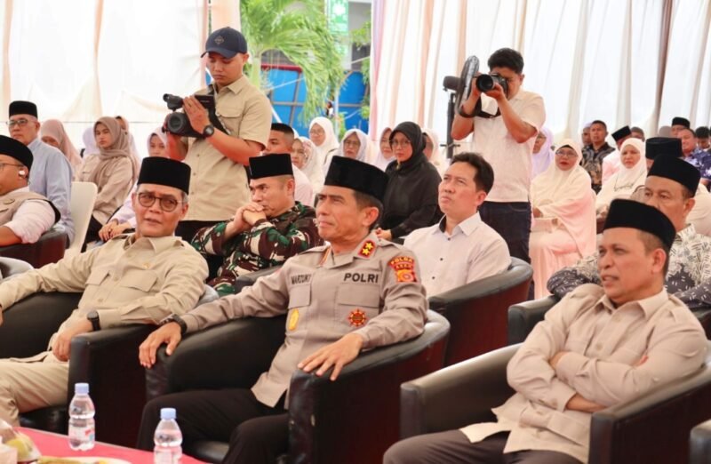Kapolda Aceh Marzuki Ali Basyah menghadiri peresmian dan penyerahan mock-up pesawat Garuda Indonesia serta Gedung A2 Grand Misfalah di UPT Asrama Haji Embarkasi Aceh, Banda Aceh, Minggu (15/2/2026).