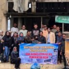 Aliansi P3K Paruh Waktu Provinsi Aceh menyalurkan 100 paket sembako kepada korban banjir dan longsor di Gampong Padang Meuria dan Gampong Matang Teungoh Selatan, Kecamatan Langkahan, Kabupaten Aceh Utara, Senin (16/2/2026).