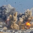 Kondisi tenda pengungsi di Gaza pascaserangan yang dilaporkan menewaskan sedikitnya 11 orang di wilayah utara dan selatan, Minggu (15/2/2026).