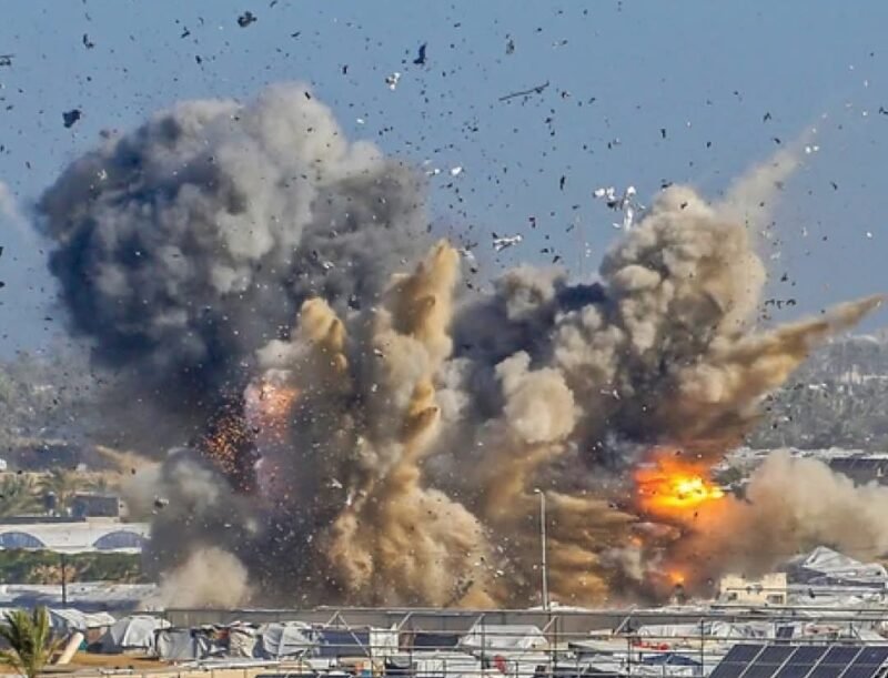 Kondisi tenda pengungsi di Gaza pascaserangan yang dilaporkan menewaskan sedikitnya 11 orang di wilayah utara dan selatan, Minggu (15/2/2026).