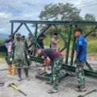 Personel TNI Satgas Gulbencal mempercepat pembangunan jembatan Bailey di Desa Karang Rejo, Bener Meriah, guna memulihkan akses transportasi masyarakat pascabencana menjelang Ramadhan.(18/2/2026)