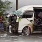 Mobil Toyota Hiace mengalami kerusakan parah setelah menabrak pembatas jalan di kawasan Alue Cek Doi Paya Pasi, Kecamatan Julok, Aceh Timur, Kamis (19/2/2026).