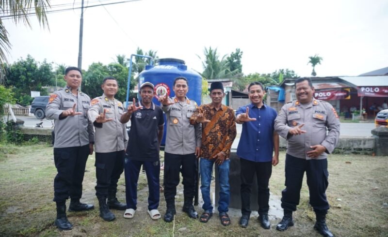 Kapolres Lhokseumawe meresmikan sumur bor bantuan mahasiswa STIK-PTIK di Meunasah Dusun Tanjung, Gampong Lancang Barat, Kecamatan Dewantara, Aceh Utara, sebagai upaya membantu kebutuhan air bersih masyarakat pascabencana.