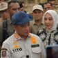 Wakil Gubernur Aceh, Fadhlullah SE mendampingi Menteri Dalam Negeri RI, Tito Karnavian dan Ketua Umum TP PKK meninjau pembersihan lingkungan pemukiman oleh para praja IPDN di
Desa Bundar, Karang Baru, Aceh Tamiang, Kamis, 19/02/2026.