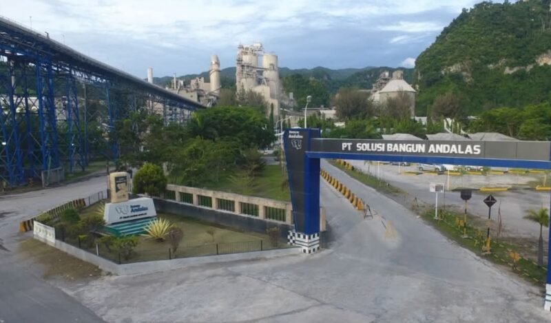 Kuasa hukum Kuala Seafood, Andi Putri Amanda, memberikan keterangan terkait putusan Pengadilan Negeri Jantho yang menyatakan gugatan Koperasi Syariah Semen Andalas tidak dapat diterima karena dinilai prematur.(20/2/2026)