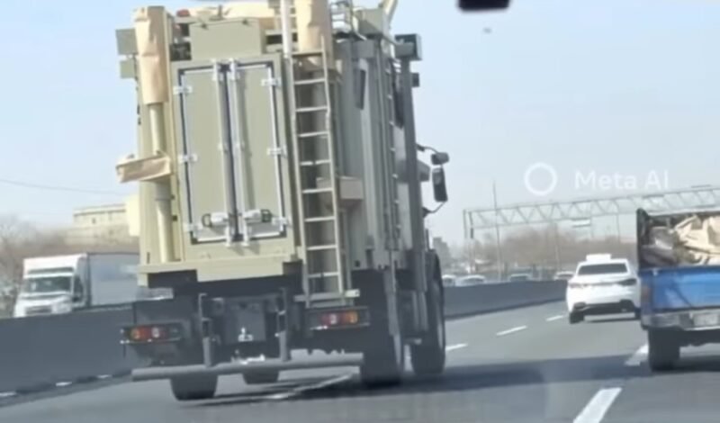 Aktivitas militer Iran meningkat di wilayah strategis setelah pengaktifan sistem komunikasi taktis Sepehr-110 sebagai bagian dari status siaga tinggi menghadapi potensi eskalasi konflik regional.(20/2/2026).