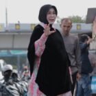 Wali Kota Banda Aceh Illiza Sa’aduddin Djamal merespons cepat keluhan masyarakat terkait durasi traffic light di Simpang Oman dengan mengoordinasikan penyesuaian pengaturan lampu lalu lintas guna mengurangi kemacetan dan memperlancar arus kendaraan.(20/2/2026).