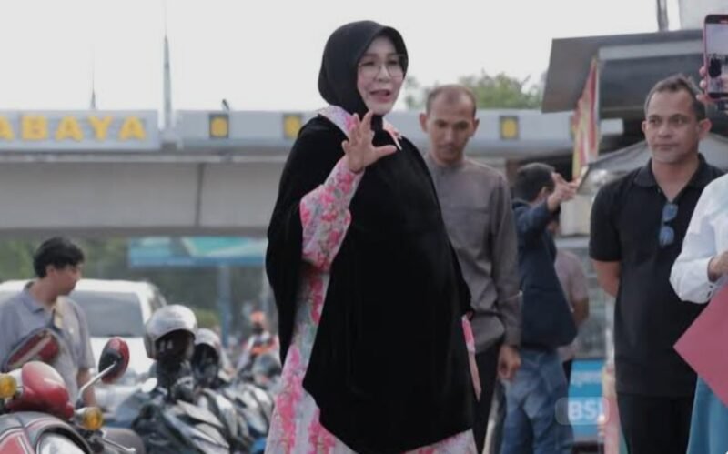 Wali Kota Banda Aceh Illiza Sa’aduddin Djamal merespons cepat keluhan masyarakat terkait durasi traffic light di Simpang Oman dengan mengoordinasikan penyesuaian pengaturan lampu lalu lintas guna mengurangi kemacetan dan memperlancar arus kendaraan.(20/2/2026).