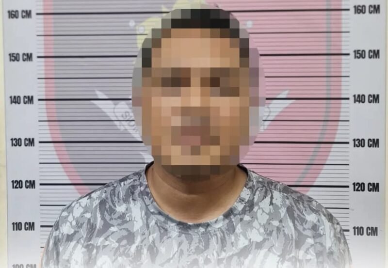 Petugas Sat Reskrim Polres Aceh Selatan mengamankan seorang ASN berinisial TZ beserta barang bukti handphone dan akun judi online saat pengungkapan kasus perjudian daring di wilayah Tapaktuan, Aceh Selatan.(21/2/2026)