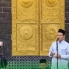 Wakil Gubernur Aceh Fadhlullah menyampaikan permintaan tambahan bantuan sapi meugang kepada Menteri Dalam Negeri Tito Karnavian usai shalat subuh berjamaah di Masjid Raya Baiturrahman, Banda Aceh, Minggu (22/2/2026).