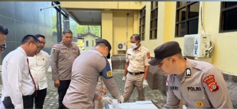 Polda Aceh melaksanakan pengecekan urine serentak terhadap 2.800 personel sebagai langkah deteksi dini dan komitmen menjaga institusi bebas dari penyalahgunaan narkoba.(23/2/2026).