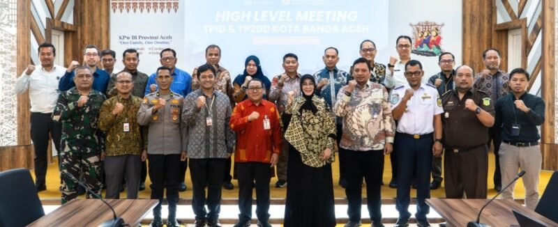 Wali Kota Banda Aceh Illiza Sa’aduddin Djamal bersama Bank Indonesia Aceh dan Forkopimda mengikuti High Level Meeting TPID dan TP2DD dalam rangka pengendalian inflasi serta percepatan digitalisasi pembayaran jelang Ramadan dan Idul Fitri 1447 H di Banda Aceh.(26/2/2026)