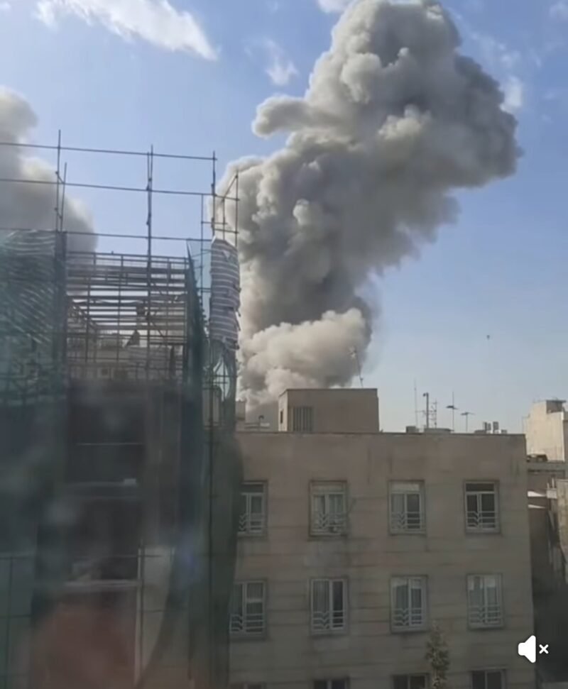 Suasana di Teheran pasca laporan serangan udara yang memicu meningkatnya ketegangan antara Israel dan Iran, Sabtu (28/2/2026).