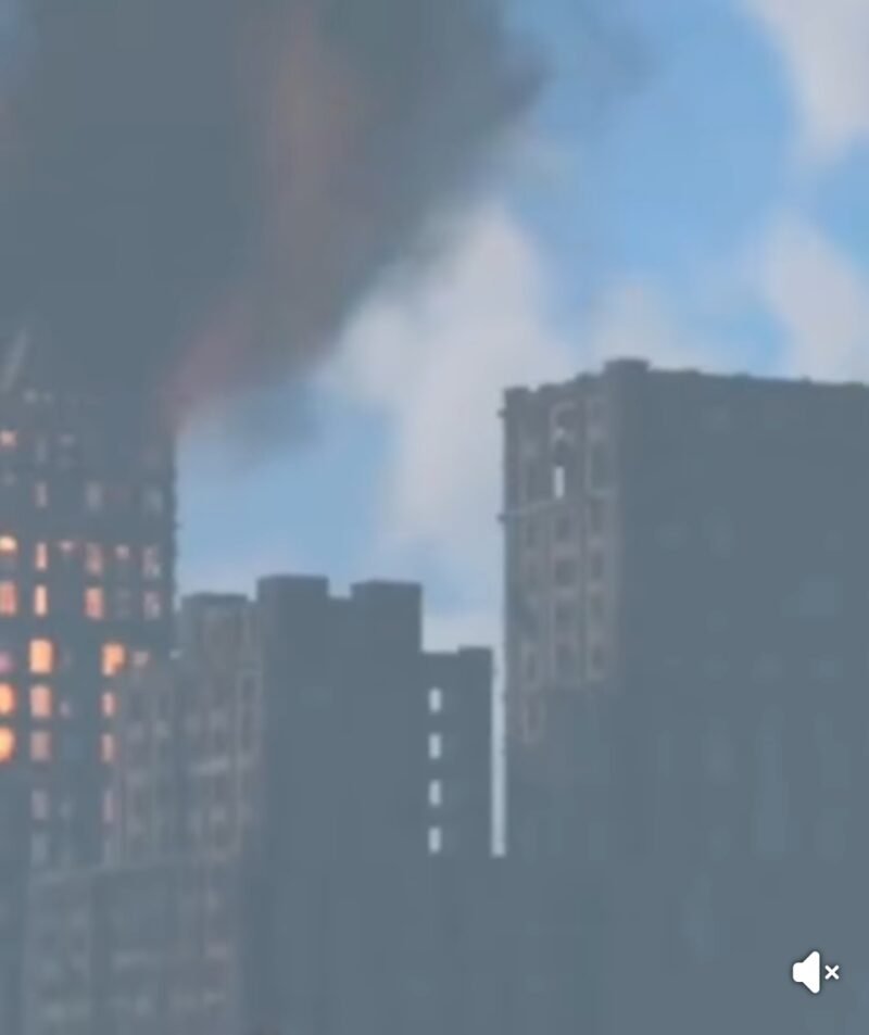 Suasana ibadah Ramadan di tengah meningkatnya ketegangan geopolitik global, umat Muslim memanjatkan doa untuk perdamaian dunia, Sabtu (28/2/2026).