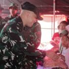 Personel Satgas Gulbencal Yonzipur 5/ABW menyerahkan bantuan perlengkapan sekolah kepada siswa terdampak bencana di Aceh Utara sebagai bentuk kepedulian TNI terhadap dunia pendidikan dan pemulihan pascabencana.(28/2/2026)
