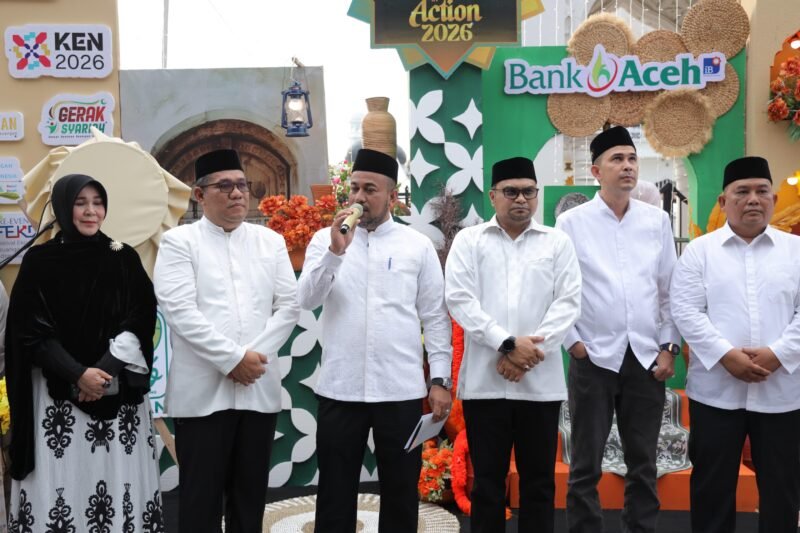 Suasana stand bazar UMKM pada kegiatan Gampong Ramadhan in Action 2026 yang digelar Bank Aceh di kawasan Masjid Raya Baiturrahman, Banda Aceh, menghadirkan beragam kuliner dan produk lokal selama bulan suci Ramadhan.1/3/2026)
